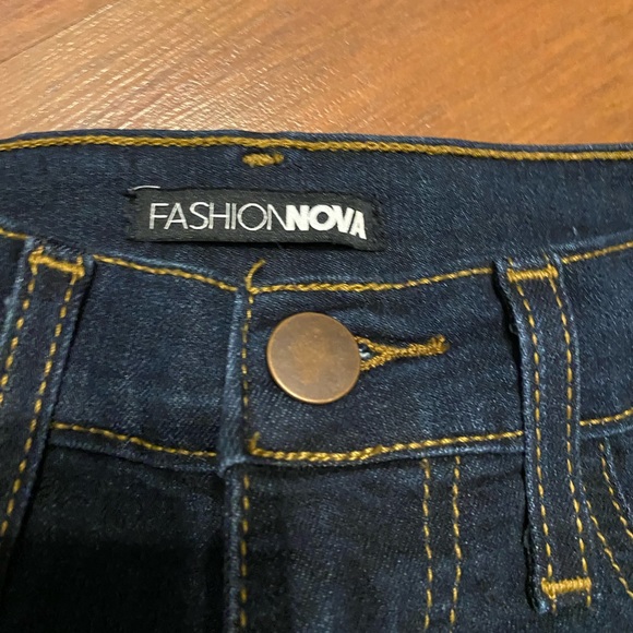 Fashion Nove size 5 (W26) never worn jeans - Picture 7 of 8